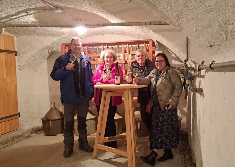 Die Vereinsgründer von "Torkel im Tobel" wollen das historische Presshaus in Klaus erhalten. - © Verein