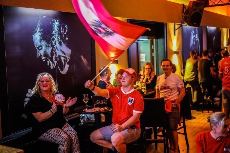 fußball, public viewing im tivoli dornbirn