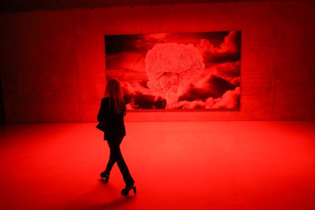 Ein Avantgarde-Ritt durch Verletzlichkeit und Provokation