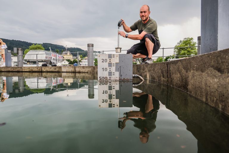 hochwasser bregenz, julian eberle vom amt für wasserwirtschaft, hafen bregenz molo lochauseitig