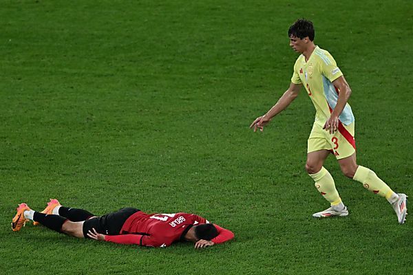B-Elf-Spaniens schlägt auch tapfere Albaner