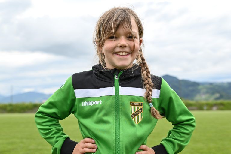 Lina findets toll am Fußballplatz und kickt für ihr Leben gern. - Austria Lustenau baut Mädchen-Mannschaft weiter aus - Austria Lustenau baut Mädchen-Mannschaft weiter aus