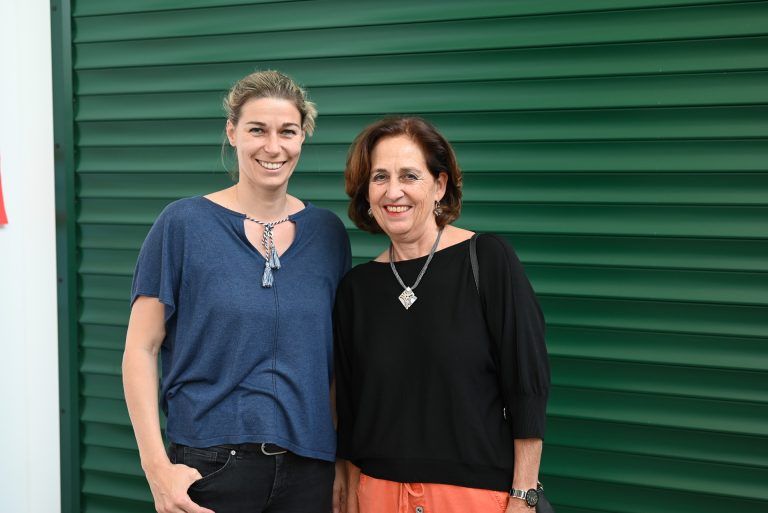 Nadine Peschl (Gymnasium Lustenau) und Bildungsreferentin Doris Dobros (FPÖ) hörten der Präsentation aufmerksam zu. - Was sich Jugendliche wünschen - Was sich Jugendliche wünschen