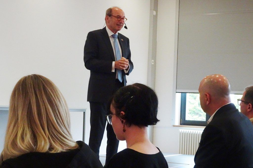EU-Politiker Othmar Karas zu Besuch an Landesberufsschule 1 in Dornbirn