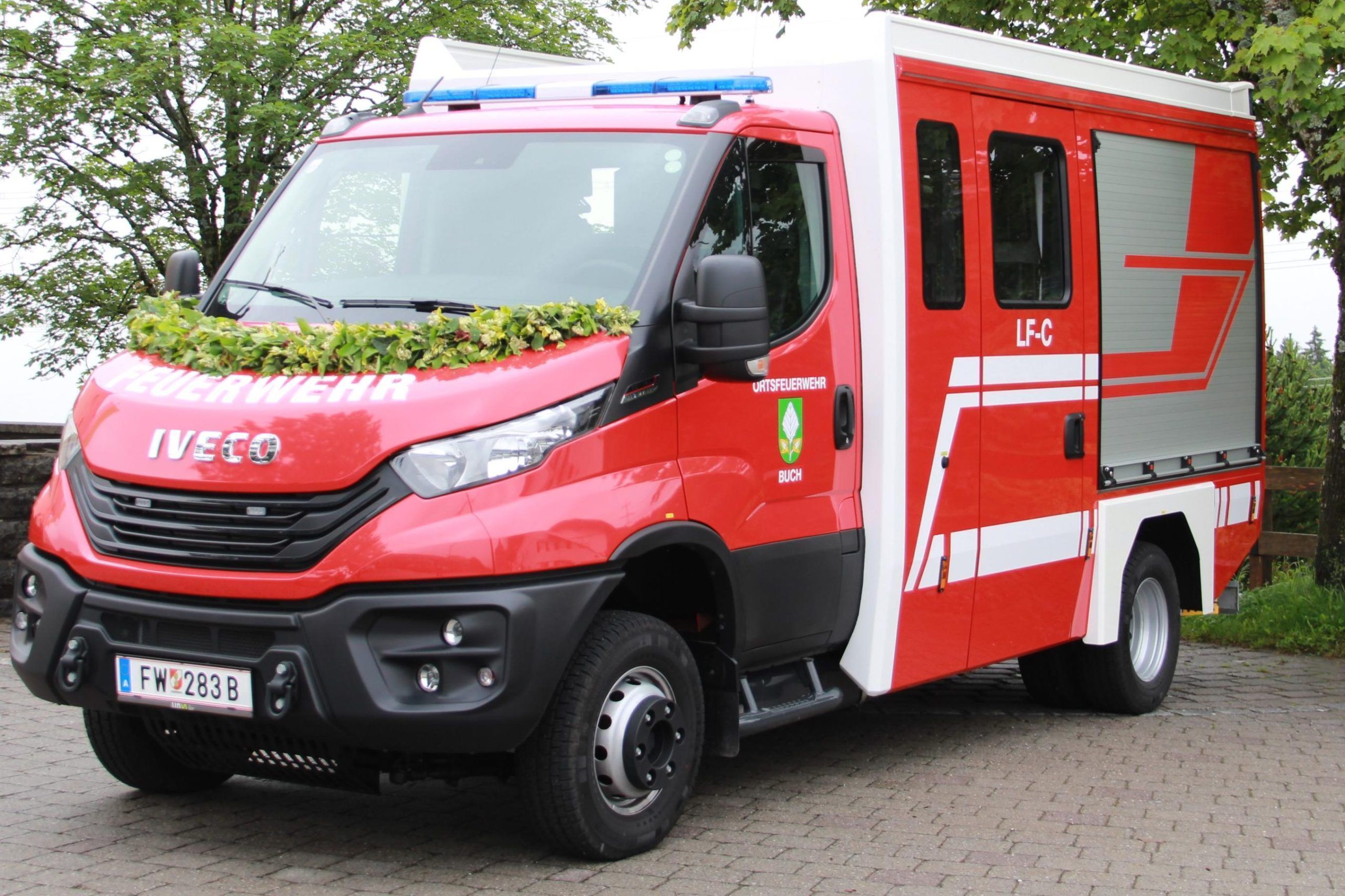 Das neue Einsatzfahrzeug „LF-C“ ersetzt das in die Jahre gekommene Löschfahrzeug Baujahr 1977 - Fahrzeugsegnung "LF-C" - Feuerwehr Buch (02.06.2024)