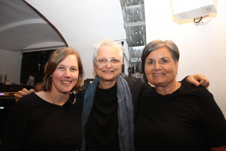 Klaudia Summer, Evelyn Fink-Mennel und Elisabeth Walch-Wachter - "Musik baut Brücken" im Theater am Saumarkt - Musik baut Brücken, PFZ