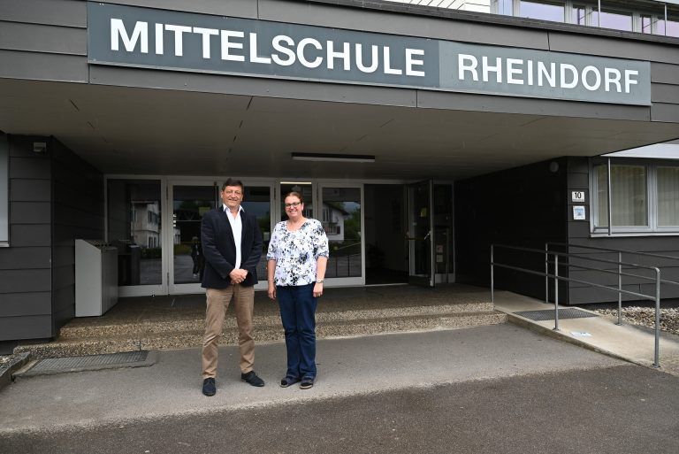 Direktor Gerd Neururer geht nach 40 Jahren an der Mittelschule Rheindorf in Pension. Er hat mit Lehrerin Christine Hopfner von der Mittelschule eine würdige Nachfolgerin gefunden. - „Möchte bewusst Verantwortung übernehmen“ - „Möchte bewusst Verantwortung übernehmen“