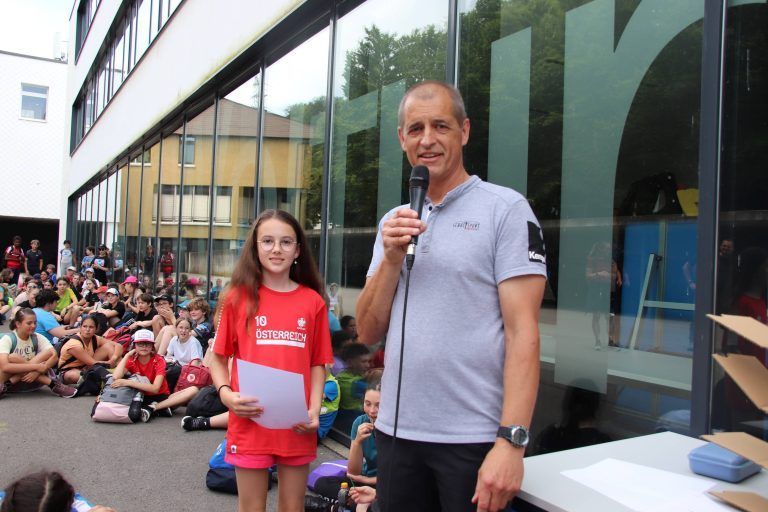 Landesreferent Gerhard Rhomberg nahm die Siegerehrung vor. - Landesmeisterschaft Vielseitigkeitsbewerb