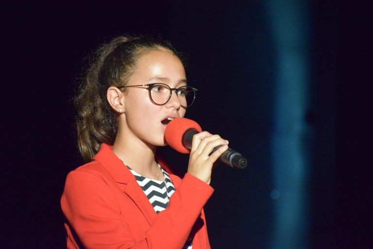 Als Direktorin brillierte Magdalena Martin auch mit einem gefühlvollen Solo. - Kindermusical Coco Superstar