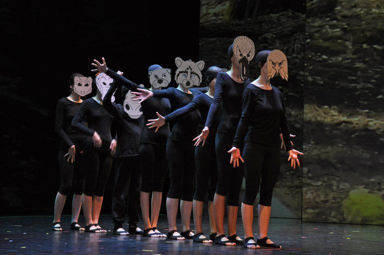 Alle Masken und Kostüme hatten die Jugendlichen selbst gemacht. - Musical "Waaritaanka"