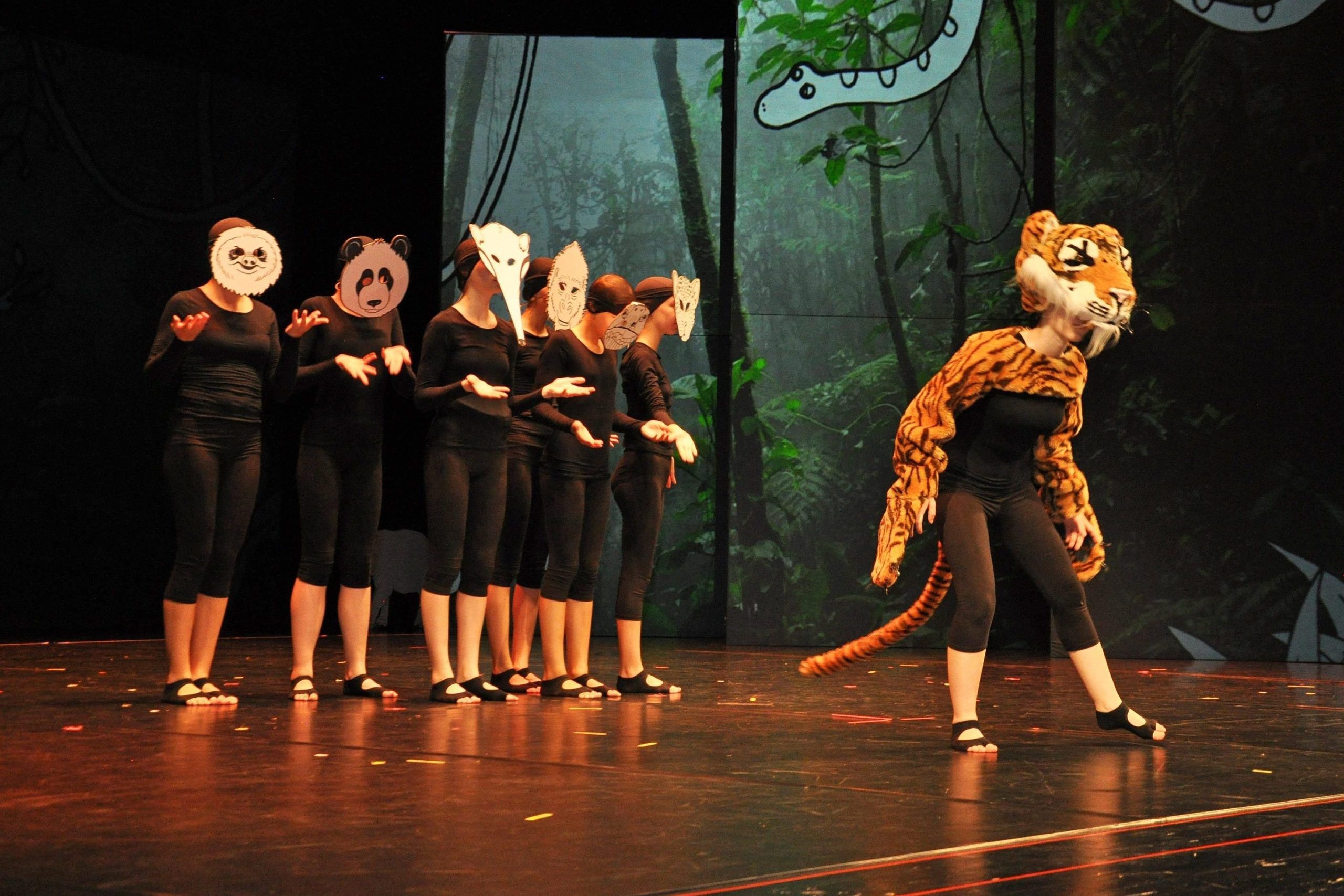 Die Jugendlichen machten auf Artenschutz, Klimawandel und Biodiversität aufmerksam. - Musical "Waaritaanka"