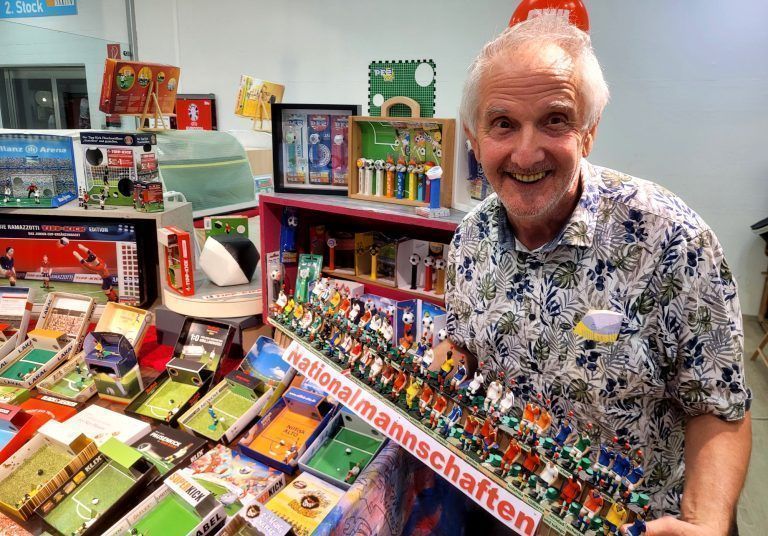Seit 40 Jahren sammelt der Lochauer Sammelprofi Kurt Prenner-Platzgummer originelle Tipp-Kick-Spiele aus ganz Europa.. - Bilder von der Tipp-Kick-Fußballspiele-Ausstellung im GWL in Bregenz - Bilder von der Tipp-Kick-Fußballspiele-Ausstellung im GWL in Bregenz