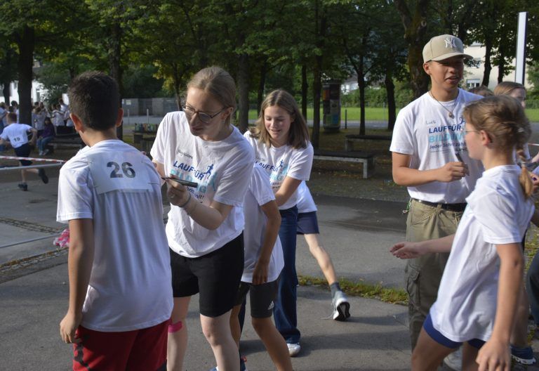 "Strichle-Mannschaft" zum Rundenzählen - Sponsorenlauf am BG Feldkirch-Rebberggasse