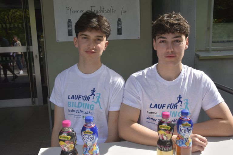 David Benvenuti mit Matteo Chronst - Sponsorenlauf am BG Feldkirch-Rebberggasse