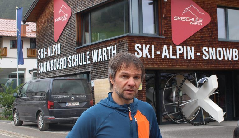 Skischulhaus Warth