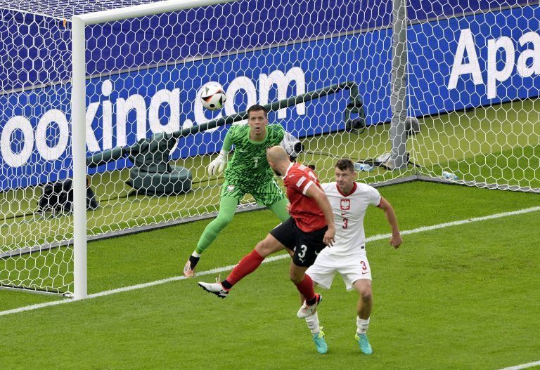 SOCCER-EURO-POL-AUT/REPORT