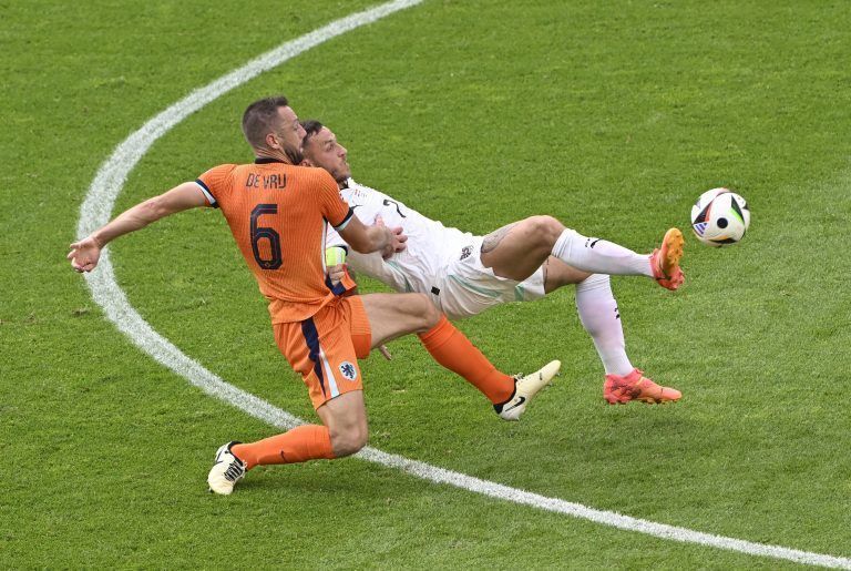 SOCCER-EURO-NLD-AUT/REPORT