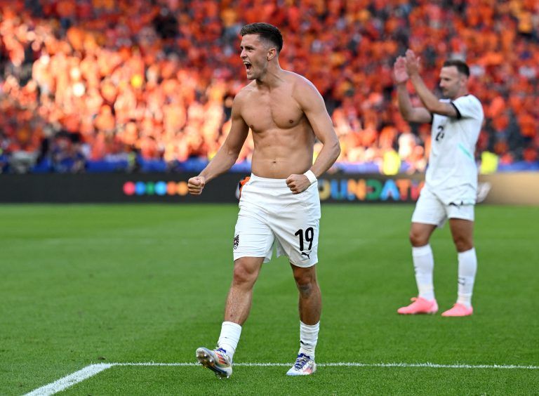 SOCCER-EURO-NLD-AUT/REPORT