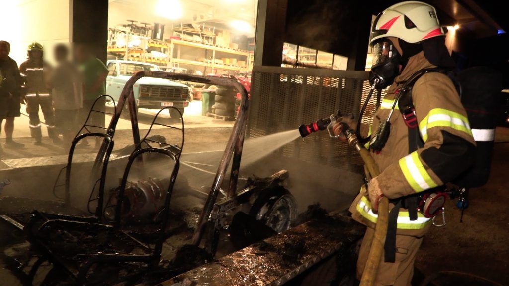 Elektro-Buggy in Hard in Flammen