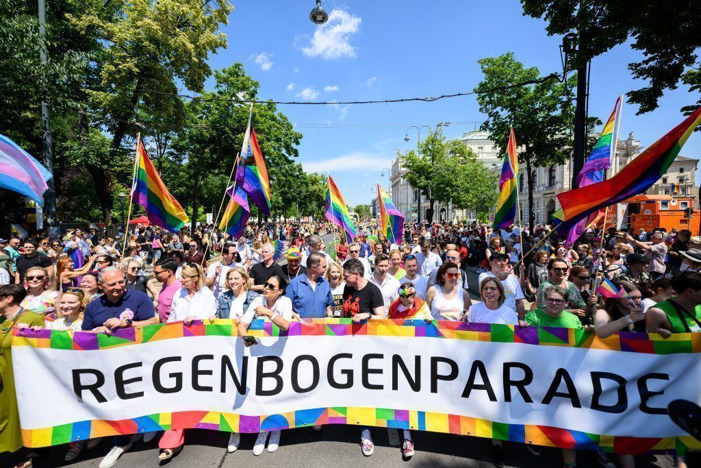 Großer Ansturm zur Wiener Regenbogenparade