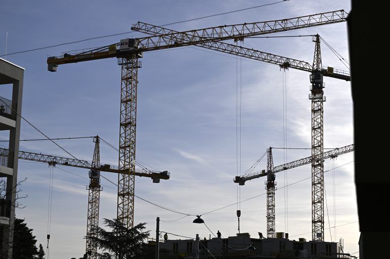 ABD0032_20240227 – WIEN –
STERREICH: ++ THEMENBILD ++ ZU APA0079 VOM 27.2.2024 – Eine Baustelle fr Wohnhuser in Wien Donaustadt, aufgenommen am Dienstag, 27. Februar 2024 in Wien. Die Bundesregierung prsentiert heute Mittag ihr Wohnpaket. – FOTO: APA/HARALD SCHNEIDER