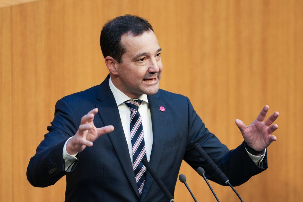 Loacker kritisiert Kammern: &#8220;Lebensadern der großen Parteien&#8221;