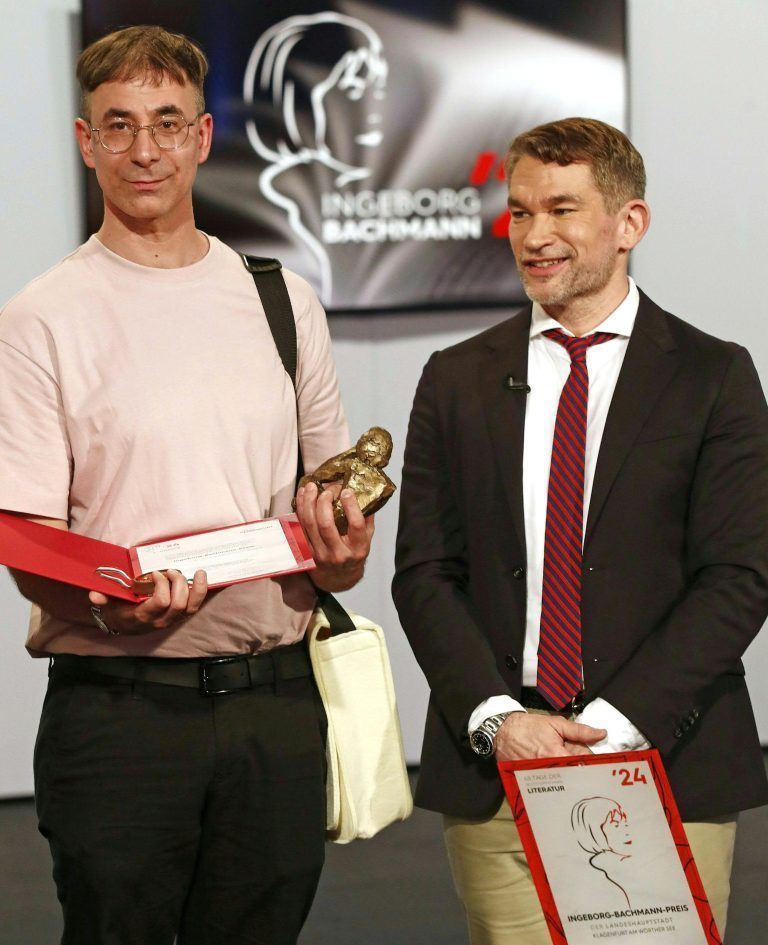 ABD0095_20240630 – KLAGENFURT –
STERREICH: Bachmann-Preistrger 2024 Autor Tijan Sila und Juror Philipp Tingler am Sonntag, 30. Juni 2024, anl. der Preisverleihung der Tage der deutschsprachigen Literatur in Klagenfurt. – FOTO: APA/GERT EGGENBERGER