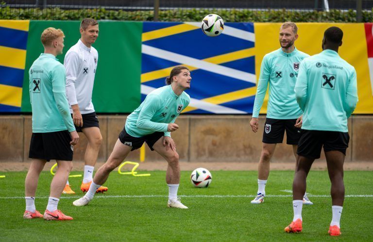 ABD0106_20240619 – BERLIN – DEUTSCHLAND: vlnr.: Nicolas Seiwald (AUT), Martin Hmmerle, Marcel Sabitzer (AUT), Konrad Laimer (AUT) und Kevin Danso (AUT) am Mittwoch, 19. Juni 2024, whrend eines Trainings des
FB Nationalteams in Berlin. – FOTO: APA/GEORG HOCHMUTH