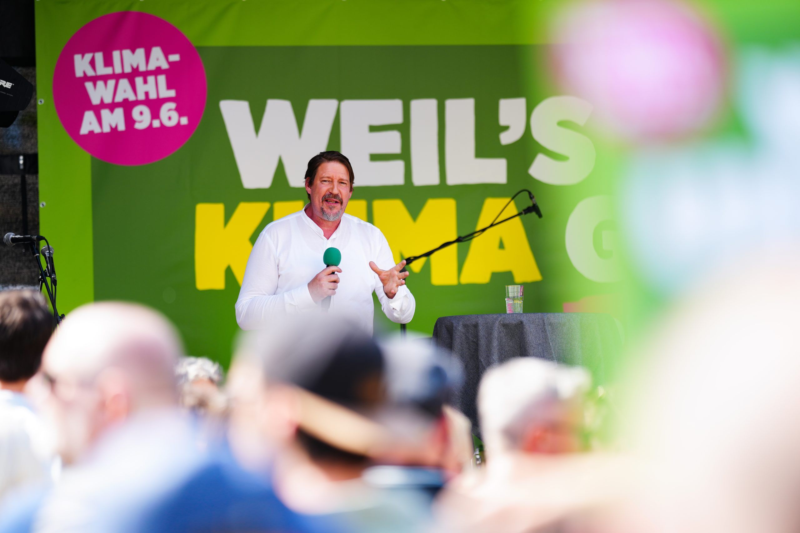 ABD0127_20240607 – WIEN –
STERREICH: Listenzweiter Thomas Waitz (GRNE) am Freitag, 07. Juni 2024, im Rahmen des Wahlkampfabschlusses der Grnen in Wien. – FOTO: APA/EVA MANHART