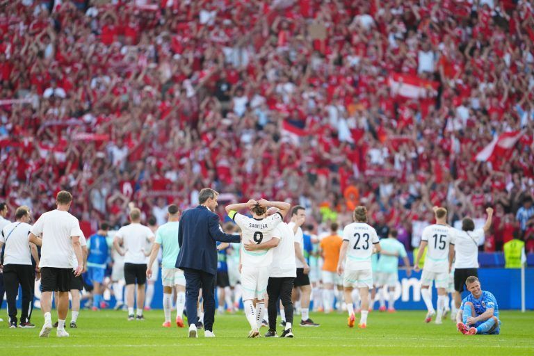 ABD0144_20240625 – BERLIN – DEUTSCHLAND:
sterreiche Teamspieler jubeln am Dienstag, 25. Juni 2024, anl. des UEFA EURO 2024-Spiels (Gruppe D/3. Runde) zwischen Niederlande und
sterreich in Berlin ber den 2:3-Sieg. – FOTO: APA/GEORG HOCHMUTH