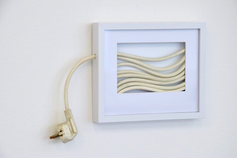 Sommerausstellung 2024 im Kunstforum Montafon: Künstlerin Edith Stauber, "Wasserkraft" Bildobjekt, 34 x 18 cm.
