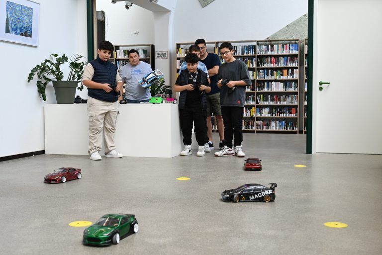 Das dô wurde am Samstagnachmittag zur Fahrstecke für die Miniatur Drift Cars. - © bvs