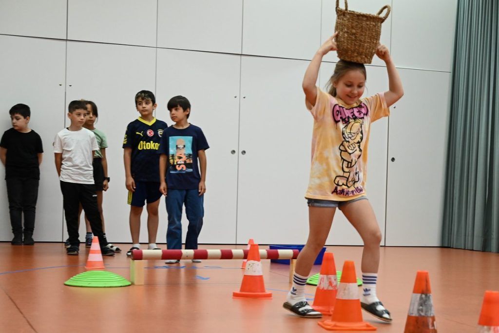 Volksschüler reisen spielerisch-sportlich um die Welt