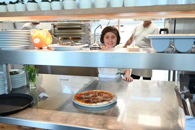 Für Gabriel Walch ist der schönste Ort in Lustenau, die Pizzeria bei ihm ums Eck. Er hat diesen Ort bei einem Projekt vom W*ORT als schönsten Ort in ganz Lustenau bezeichnet. - © bvs