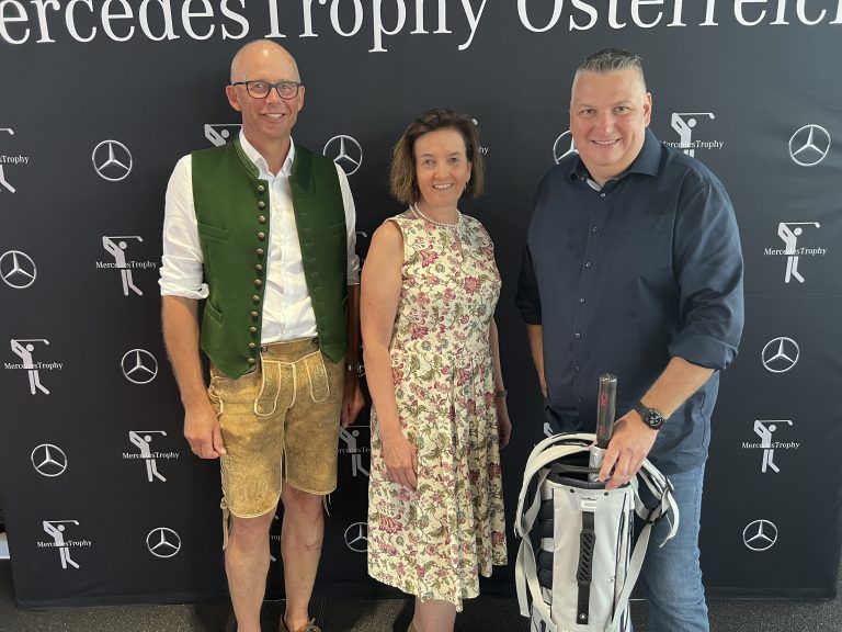 Die GF Hans Egger, Karin Seyfried und Joachim Singer luden zur Siegesfeier ins Stammhaus nach Dornbirn FRANC