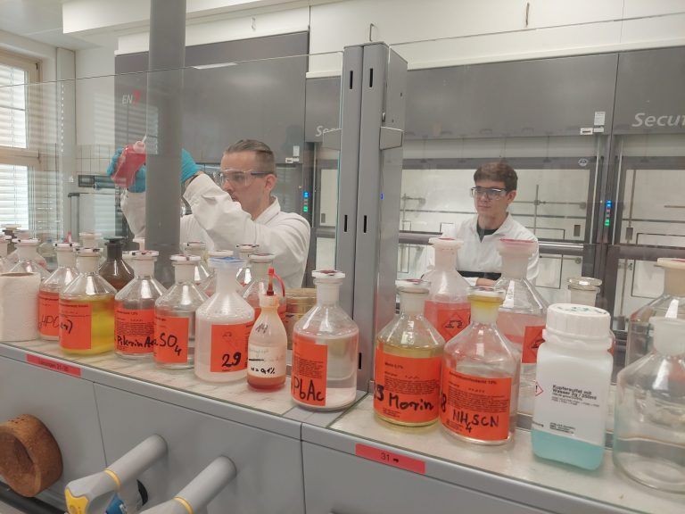 Die HTL Dornbirn hat mit den Chemistry Games ein innovatives Format geschaffen, das den Teilnehmern nicht nur fachliches Wissen, sondern auch Teamgeist und Wettkampferfahrung vermittelt. - © cth