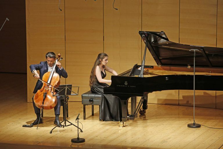 Gautier Capuçon (Violoncello), Sarah Jégou-Sageman (Violine) und Martina Consonni (Klavier)