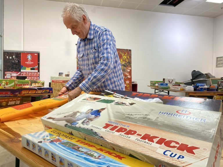 100 Jahre Tipp-Kick: Kurt Prenner Platzgummer stellt seine Sammlung aus