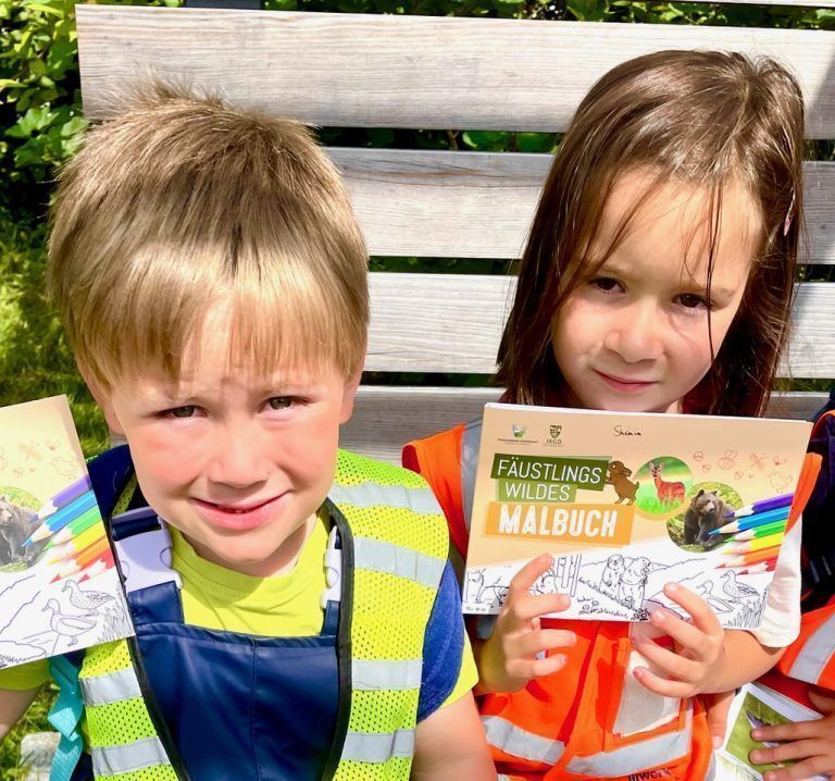 Schülerkinder Kindergarten Knie