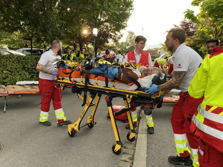 Großübung der Einsatzkräfte von Feuerwehr und Rotes Kreuz in Bludenz