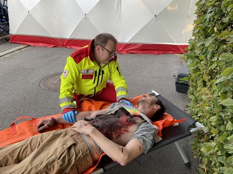 Großübung der Einsatzkräfte von Feuerwehr und Rotes Kreuz in Bludenz