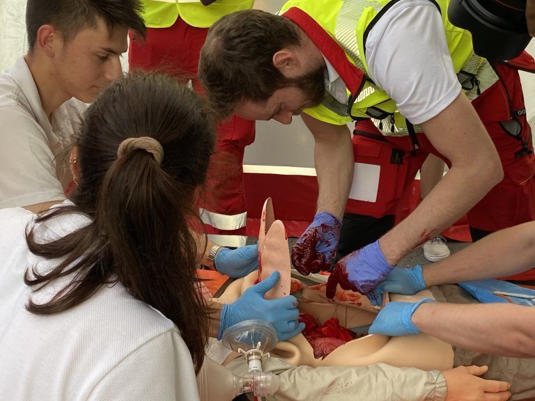 Großübung der Einsatzkräfte von Feuerwehr und Rotes Kreuz in Bludenz