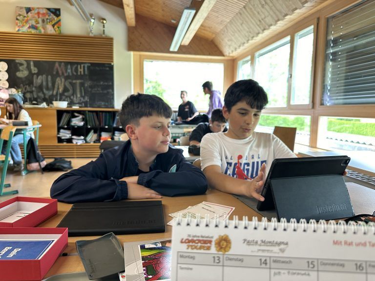 Mittelschüler aus Frastanz entwickelten ihr eigenes Kartenspiel,