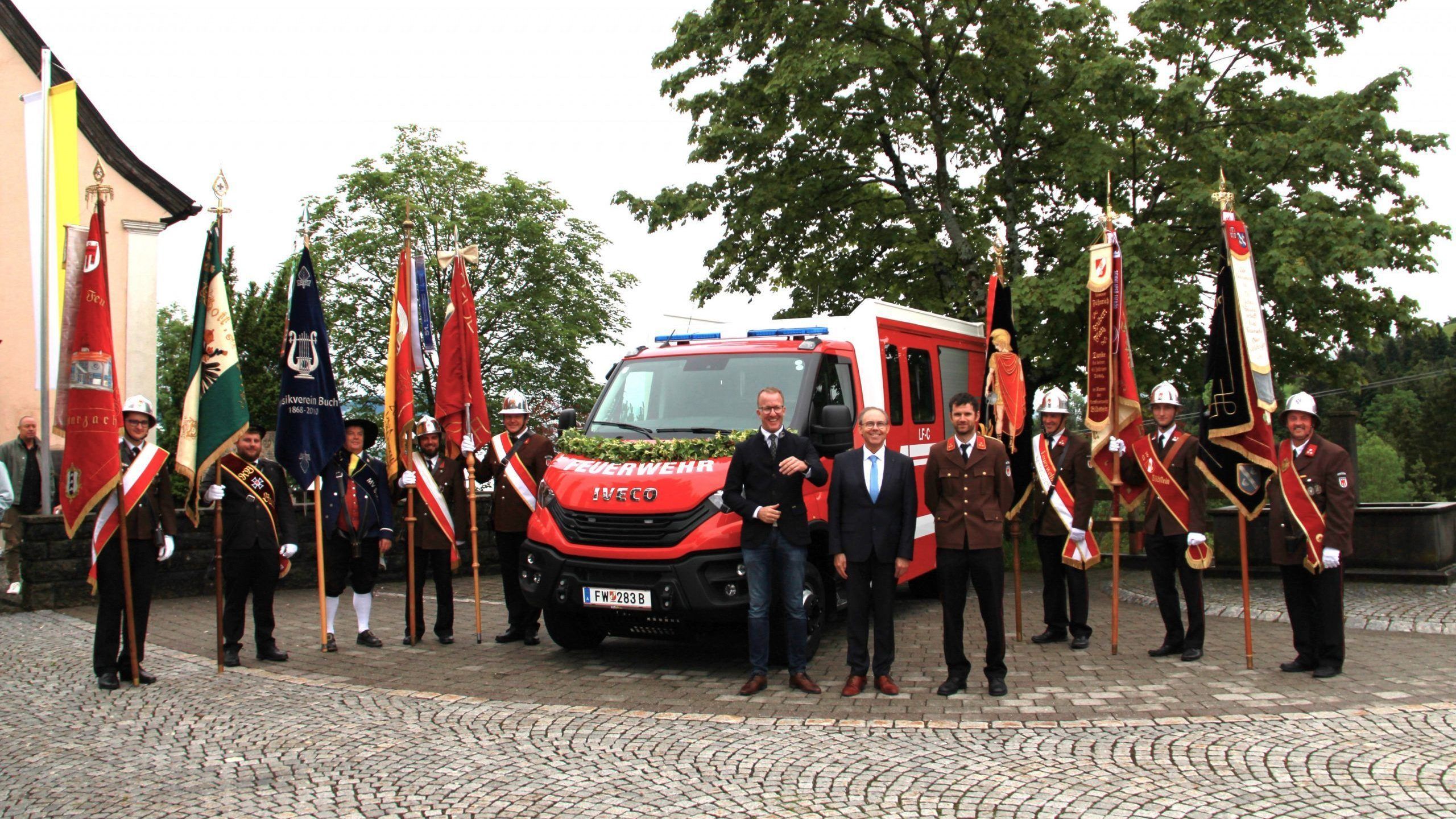 Mit einem Festtag am Sonntag, den 2. Juni 2024 konnte das neue Feuerwehrauto am Bucher Dorfplatz seiner Bestimmung übergeben werden. - © Feuerwehr Buch