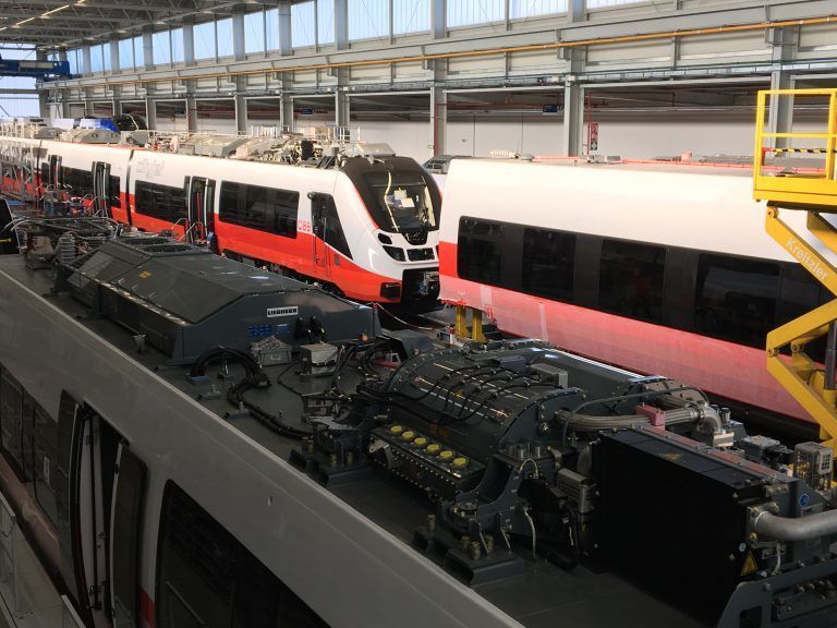 Bombardier Berlin: "Talent 3" in VMobil Lackierung, Batteriezug (Gelb weiß) und Produktion Talent 3