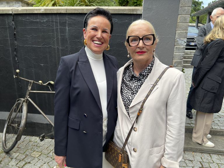 Ilse Plankensteiner und Anny Hartmann kamen zur Vernissage nach Feldkirch