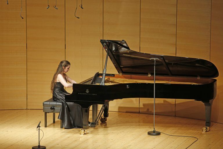 Gautier Capuçon (Violoncello), Sarah Jégou-Sageman (Violine) und Martina Consonni (Klavier)