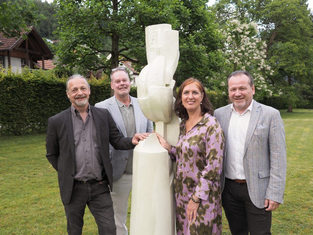 Meterhohe Skulpturen im Park