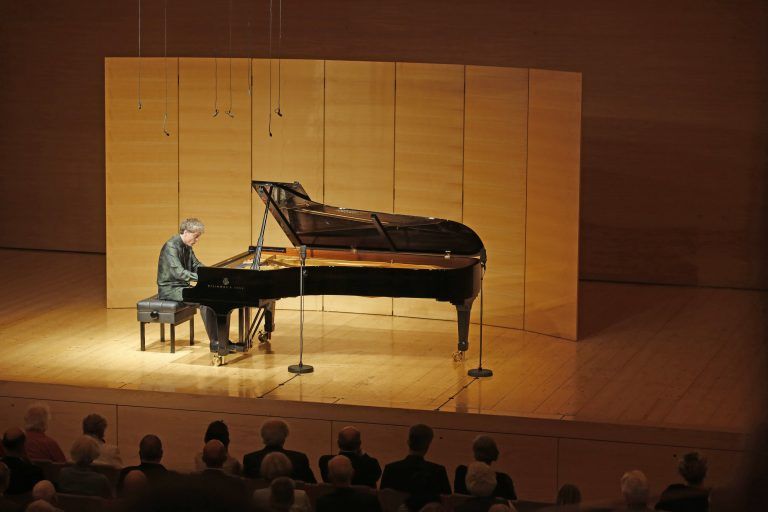 Paul Lewis