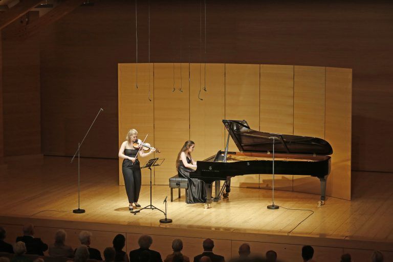 Gautier Capuçon (Violoncello), Sarah Jégou-Sageman (Violine) und Martina Consonni (Klavier)